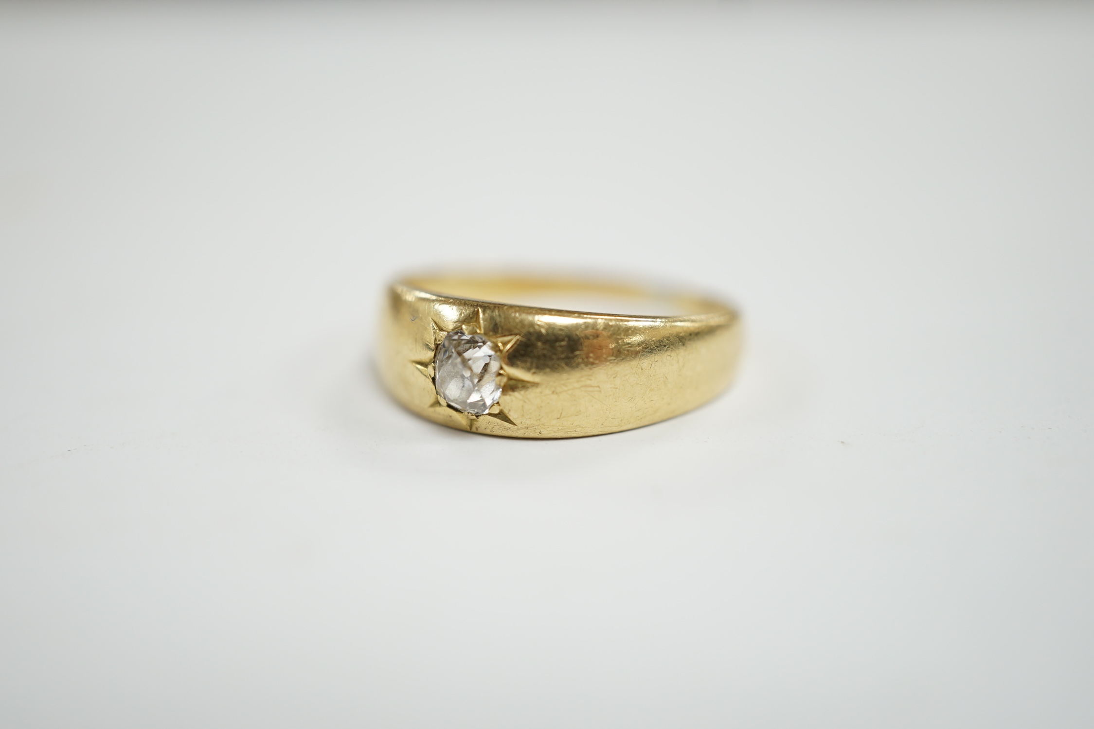 An 18ct gold and gypsy set solitaire diamond ring, size P/Q, gross weight 5 grams.